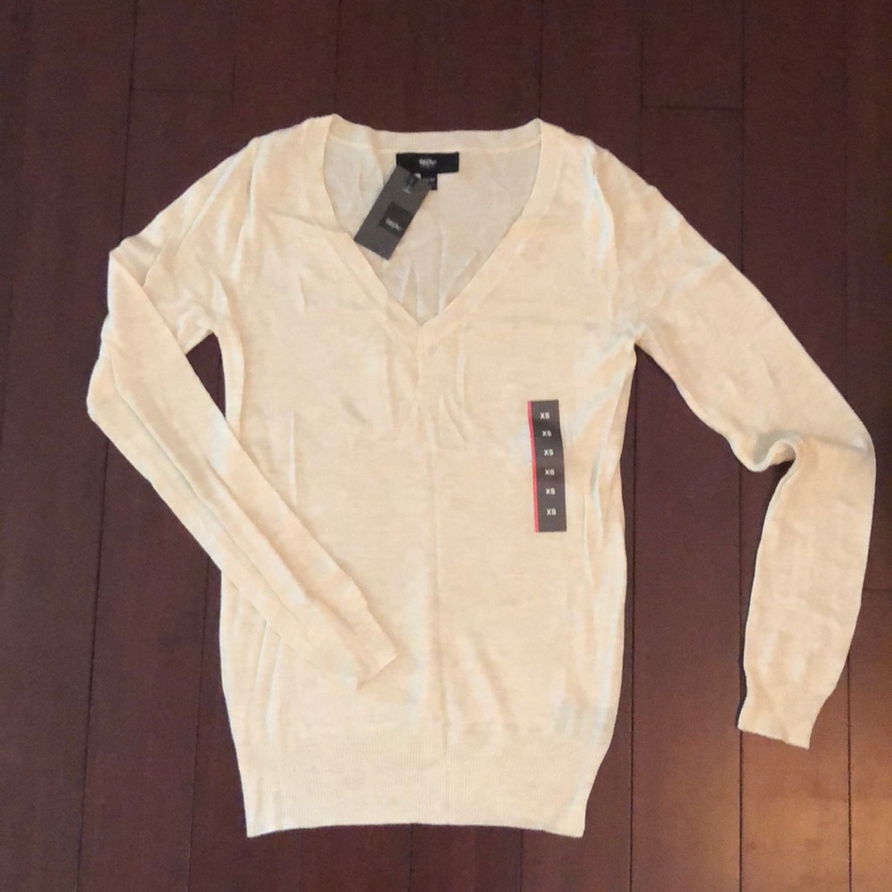 NWT Cream fitted v neck sweater XS